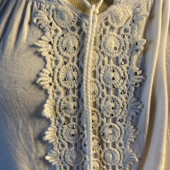 One world white top - Picture 2 of 6